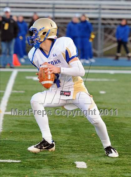 Thumbnail 1 in Newtown vs. Staples (CIAC Class LL Semifinal) photogallery.