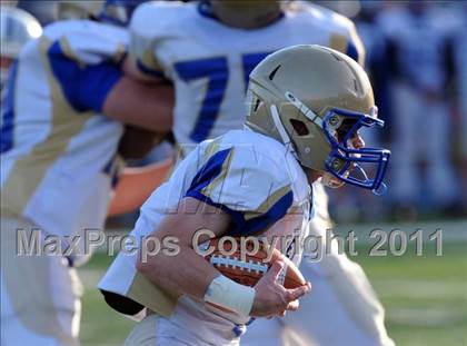 Thumbnail 2 in Newtown vs. Staples (CIAC Class LL Semifinal) photogallery.