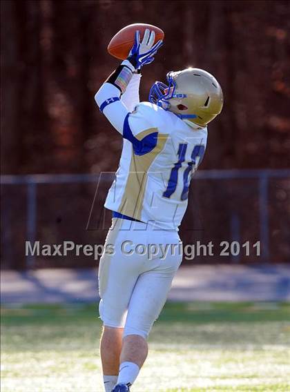 Thumbnail 3 in Newtown vs. Staples (CIAC Class LL Semifinal) photogallery.