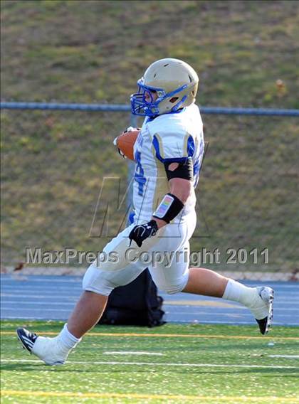 Thumbnail 3 in Newtown vs. Staples (CIAC Class LL Semifinal) photogallery.