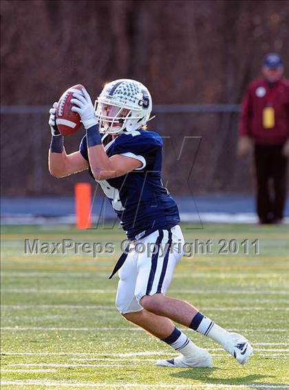 Thumbnail 1 in Newtown vs. Staples (CIAC Class LL Semifinal) photogallery.