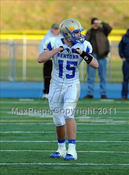 Thumbnail 3 in Newtown vs. Staples (CIAC Class LL Semifinal) photogallery.