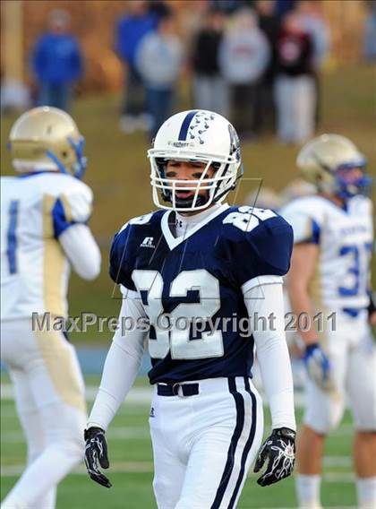 Thumbnail 1 in Newtown vs. Staples (CIAC Class LL Semifinal) photogallery.