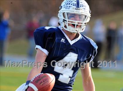 Thumbnail 3 in Newtown vs. Staples (CIAC Class LL Semifinal) photogallery.