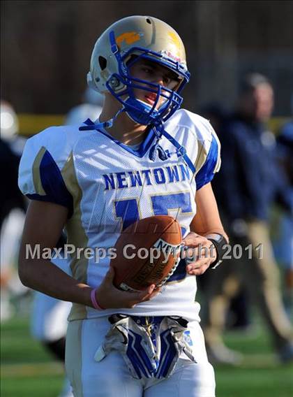 Thumbnail 3 in Newtown vs. Staples (CIAC Class LL Semifinal) photogallery.