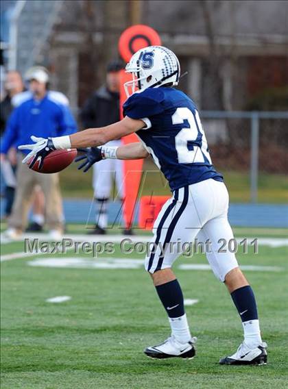 Thumbnail 2 in Newtown vs. Staples (CIAC Class LL Semifinal) photogallery.