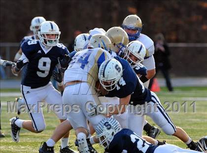 Thumbnail 2 in Newtown vs. Staples (CIAC Class LL Semifinal) photogallery.