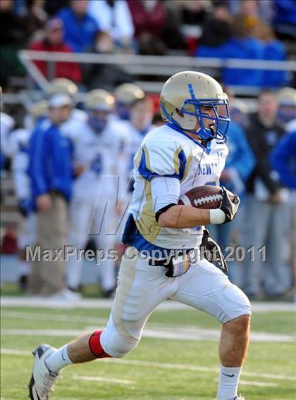 Thumbnail 1 in Newtown vs. Staples (CIAC Class LL Semifinal) photogallery.