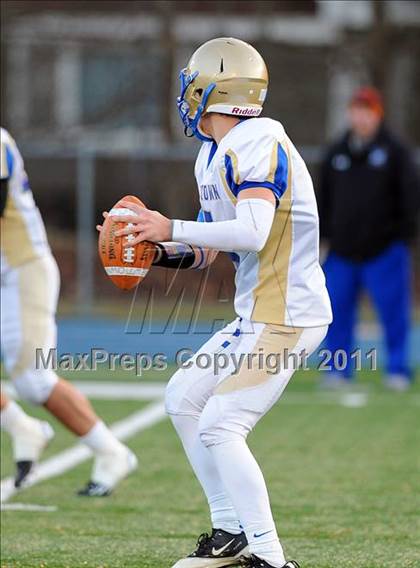 Thumbnail 1 in Newtown vs. Staples (CIAC Class LL Semifinal) photogallery.