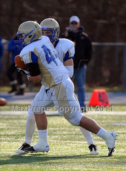 Thumbnail 3 in Newtown vs. Staples (CIAC Class LL Semifinal) photogallery.