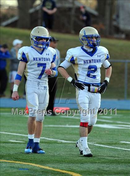 Thumbnail 3 in Newtown vs. Staples (CIAC Class LL Semifinal) photogallery.
