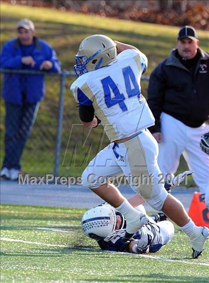 Thumbnail 2 in Newtown vs. Staples (CIAC Class LL Semifinal) photogallery.