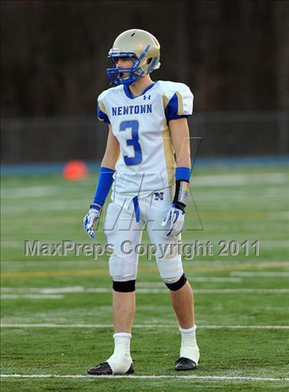Thumbnail 2 in Newtown vs. Staples (CIAC Class LL Semifinal) photogallery.