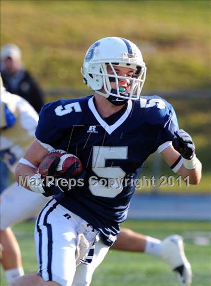 Thumbnail 3 in Newtown vs. Staples (CIAC Class LL Semifinal) photogallery.