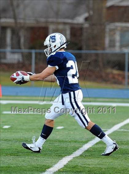 Thumbnail 3 in Newtown vs. Staples (CIAC Class LL Semifinal) photogallery.