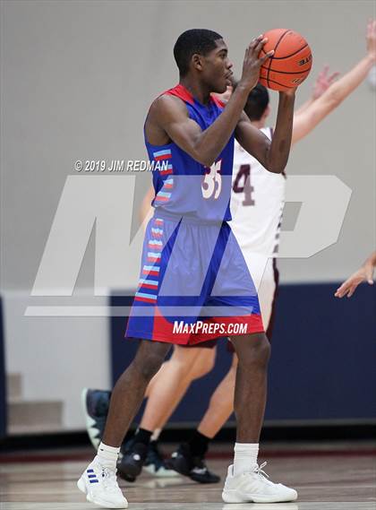 Thumbnail 1 in Deer Park vs. Pearce (McDonald's Texas Invitational) photogallery.