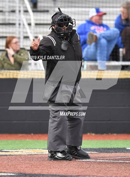 Thumbnail 1 in Holliday vs Burkburnett (Walker Stallcup Tournament) photogallery.