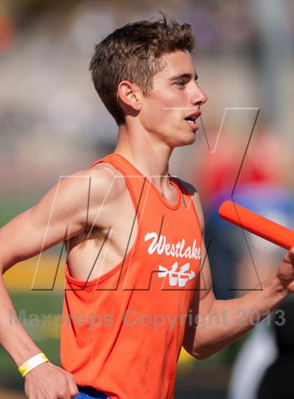 Thumbnail 1 in Ventura Invitational 4X1600M Relay photogallery.