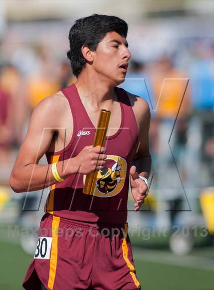 Thumbnail 1 in Ventura Invitational 4X1600M Relay photogallery.