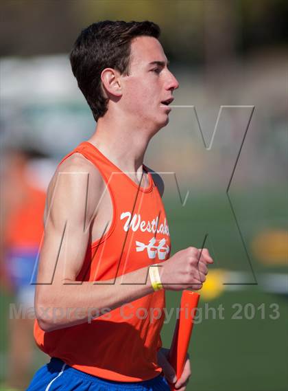 Thumbnail 3 in Ventura Invitational 4X1600M Relay photogallery.