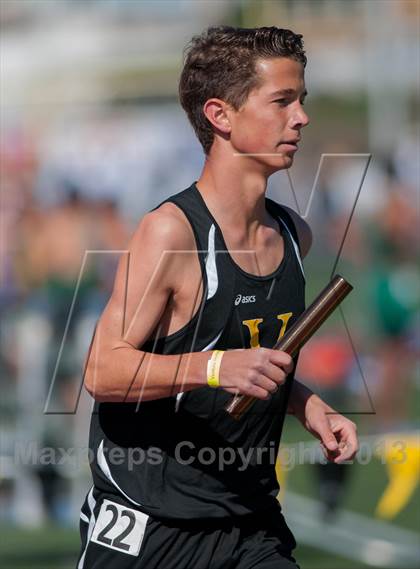 Thumbnail 2 in Ventura Invitational 4X1600M Relay photogallery.