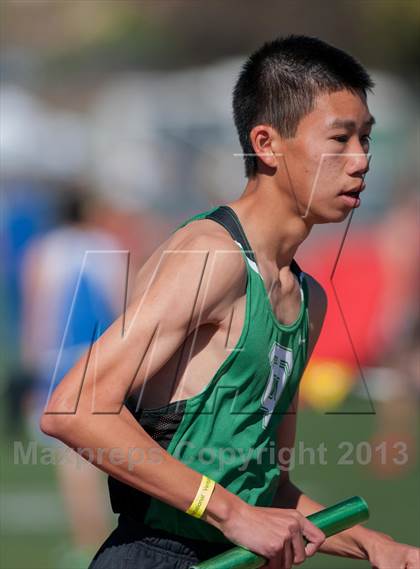 Thumbnail 1 in Ventura Invitational 4X1600M Relay photogallery.