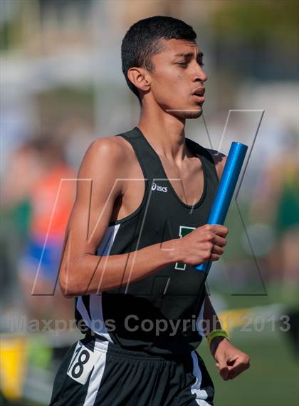 Thumbnail 1 in Ventura Invitational 4X1600M Relay photogallery.