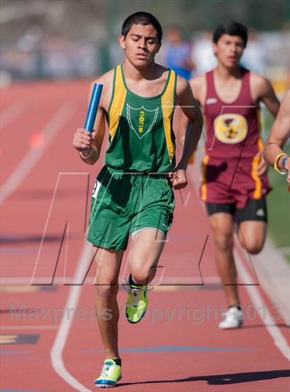 Thumbnail 2 in Ventura Invitational 4X1600M Relay photogallery.