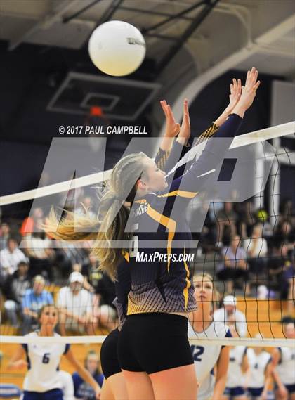 Thumbnail 3 in Blue Ridge vs Snowflake (AIA 3A Semifinal) photogallery.