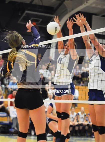 Thumbnail 3 in Blue Ridge vs Snowflake (AIA 3A Semifinal) photogallery.