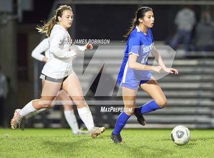 Thumbnail 2 in Stanton v Santa Fe (FHSAA 4A Quarterfinal) photogallery.