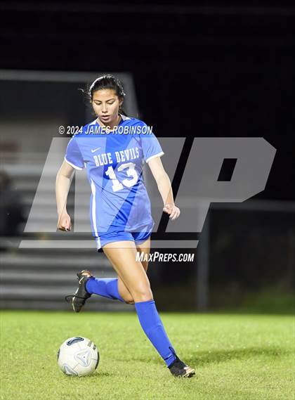 Thumbnail 1 in Stanton v Santa Fe (FHSAA 4A Quarterfinal) photogallery.