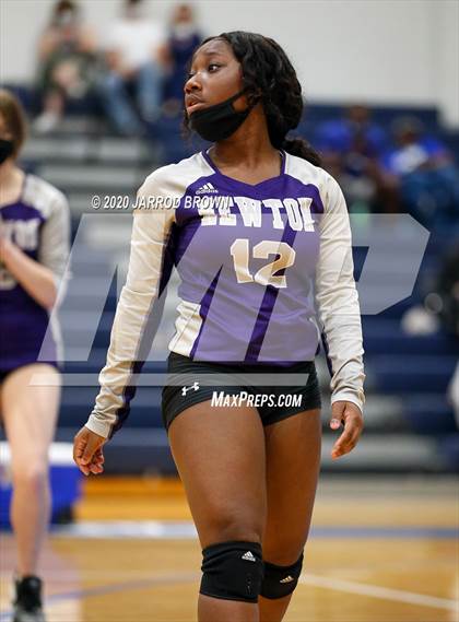Thumbnail 3 in Newton vs Buna photogallery.