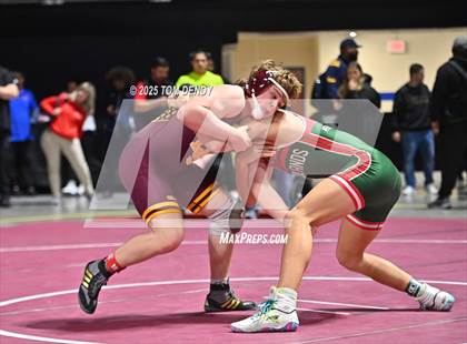 Thumbnail 1 in UIL Wrestling 5A-6A Finals (Round 2) photogallery.