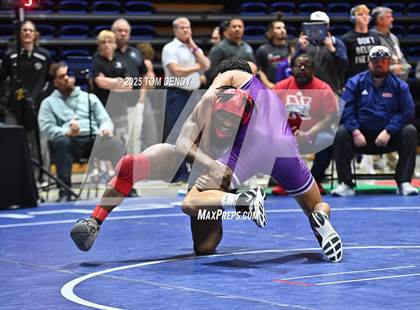 Thumbnail 3 in UIL Wrestling 5A-6A Finals (Round 2) photogallery.