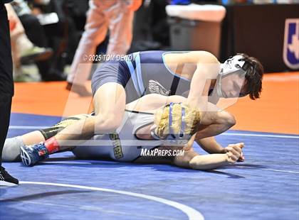 Thumbnail 2 in UIL Wrestling 5A-6A Finals (Round 2) photogallery.