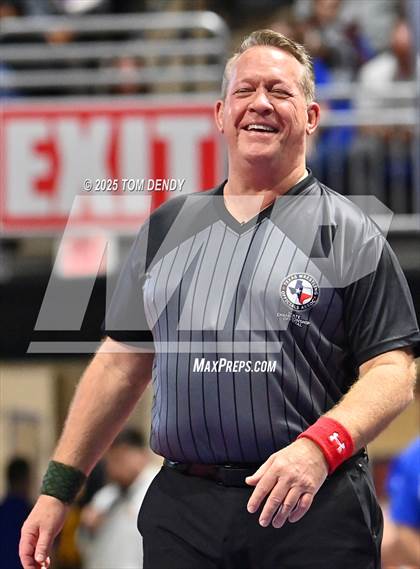 Thumbnail 3 in UIL Wrestling 5A-6A Finals (Round 2) photogallery.