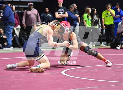 Thumbnail 1 in UIL Wrestling 5A-6A Finals (Round 2) photogallery.