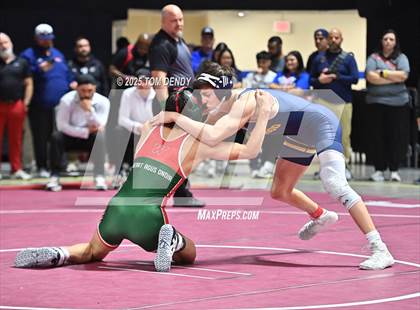 Thumbnail 2 in UIL Wrestling 5A-6A Finals (Round 2) photogallery.
