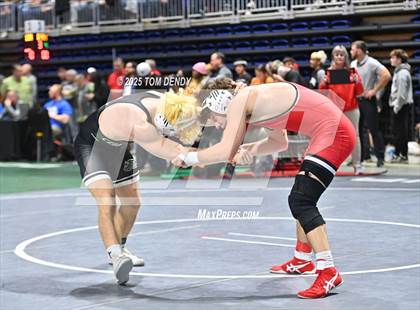 Thumbnail 3 in UIL Wrestling 5A-6A Finals (Round 2) photogallery.