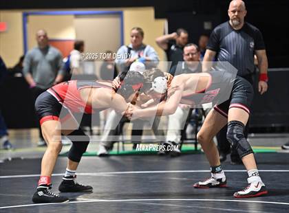 Thumbnail 2 in UIL Wrestling 5A-6A Finals (Round 2) photogallery.