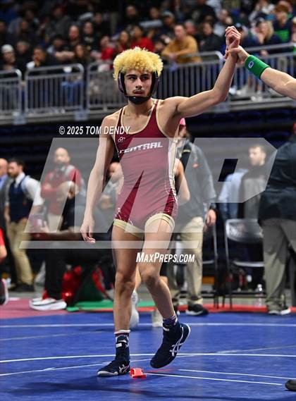 Thumbnail 3 in UIL Wrestling 5A-6A Finals (Round 2) photogallery.