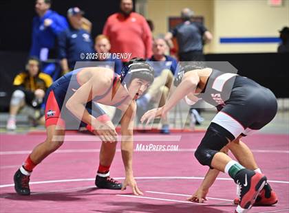 Thumbnail 2 in UIL Wrestling 5A-6A Finals (Round 2) photogallery.