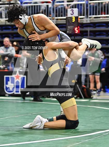 Thumbnail 2 in UIL Wrestling 5A-6A Finals (Round 2) photogallery.