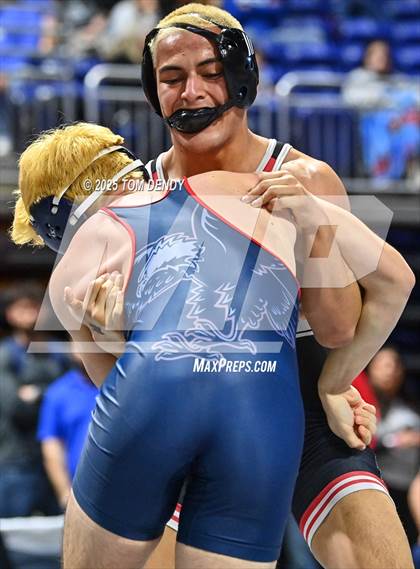 Thumbnail 2 in UIL Wrestling 5A-6A Finals (Round 2) photogallery.