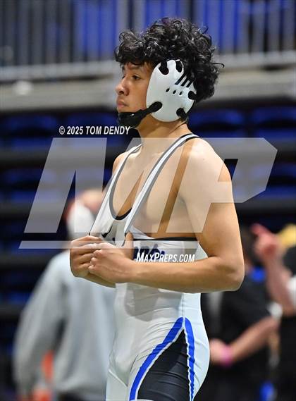 Thumbnail 3 in UIL Wrestling 5A-6A Finals (Round 2) photogallery.