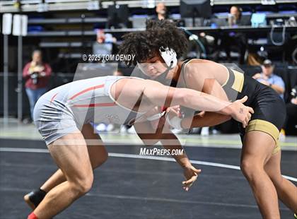 Thumbnail 2 in UIL Wrestling 5A-6A Finals (Round 2) photogallery.