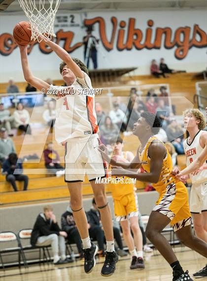 Thumbnail 2 in Walsh Jesuit vs. Green photogallery.