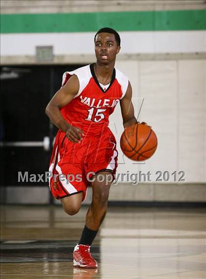 Thumbnail 3 in Vallejo vs. Fremont (I Have A Dream Classic) photogallery.