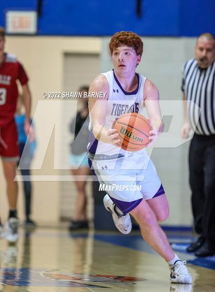 Thumbnail 2 in Danville vs. Greencastle (IHSAA Class 3A Boys Sectional Round 1) photogallery.